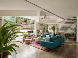 La Orilla, Luxury 3 & 4 BHK Villa near Anjuna beach with Private Pool, Kitchen, Security, Generator Backup