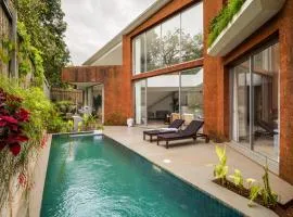La Orilla, Luxury 3 & 4 BHK Villa near Anjuna beach with Private Pool, Kitchen, Security, Generator Backup