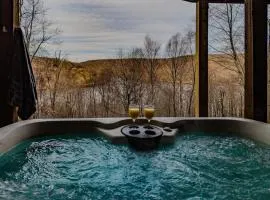 Paws & Peaks Lakeview Lodge Hot Tub Amazing View