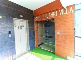 Hotel Anushri Villa，位于艾哈迈达巴德萨达尔·瓦拉巴伊·帕特尔国际机场 - AMD附近的酒店