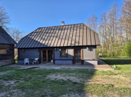 Karjalasma Mägramaja，位于Pöitse的酒店