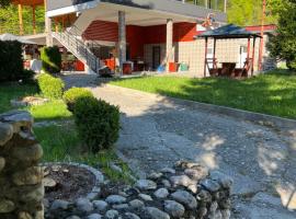 Villa Rugova Camp，位于佩奇的酒店