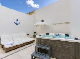 Family Home with Jacuzzi, 3BR Countryside in Dingli，位于Dingli的酒店