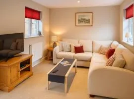Elegant 2BD Townhouse in Thirsk: Cozy & Stylish