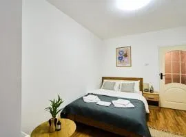 Studio Near Airport Walk to Nature