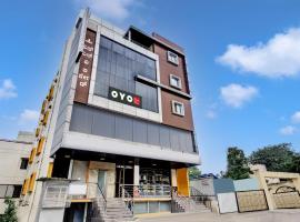 Hotel O VP Boarding and Lodging，位于Chik Bānavar的酒店