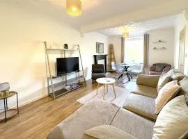 PLEASANT View Impressive Home In Stunning Rhondda Valley By Staystaycations