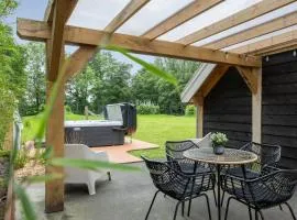 Luxurious nature stay in Friesland with jacuzzi