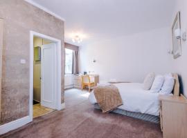 The White Swan Hotel by Richmond & Haven Room 100，位于哈利法克斯的酒店