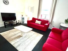 Flat 156 at M Rooms，位于Shotts Station的酒店