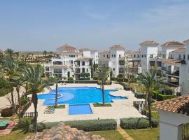 Exclusive Silent & Sunny Top Floor Apartement, 2 Pools & Golfview，位于罗尔丹的酒店