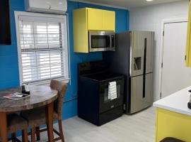 Waterfront Studio, Fishing Pier, Boat Slips, Pet Friendly，位于伊莎贝尔港的酒店