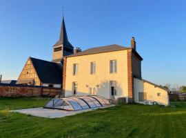 Presbytère avec piscine chauffée，位于Bosc-Geffroy的酒店