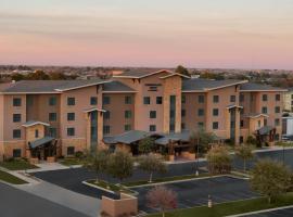 霍布斯万豪广场套房酒店，位于霍布斯的酒店