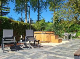 Stelle Maris Wellness, carefree enjoyment! Private Sauna & Hottub in Zeeland, Airco, Free Wifi and more!，位于heinkenszand的带热水浴缸的酒店