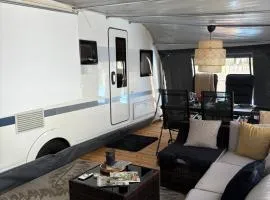 Przyczepa Coco Camp z klimatyzacją w Molo Surf