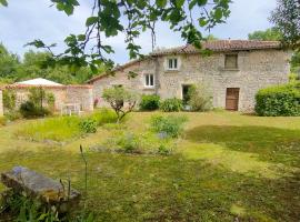 Les Murmures de Charente，位于Villiers-le-Roux的酒店