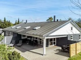 Stunning Home In Væggerløse With Wifi