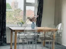 Central Upton Upon Severn 2 bedroom property sleeps 6