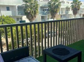 T2 avec terrasse à Lattes proche mer centre ville，位于拉特斯的酒店