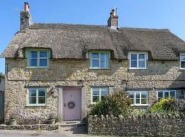 18th Century Thatched Cottage Parking & Garden