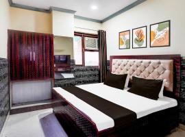 Hotel O MOONLIGHT HOTEL & RESTRO，位于Bulandshahr的酒店