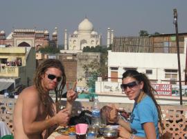 Hotel Sai Palace Walking Distance From Taj Mahal--View of Taj Mahal，位于阿格拉Taj Ganj的酒店