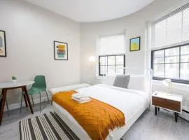 Vibrant Studio in Prudential Area