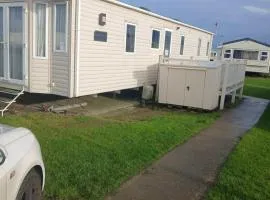 Beach Lodge - 5 minute walk to the sandy beach