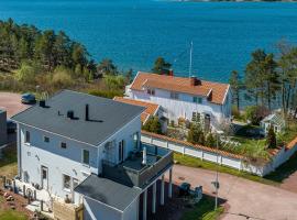 House with sea view in Mariehamn，位于玛丽港的乡村别墅