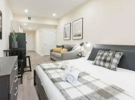 Centrally Located Loft Walk Anywhere Pets OK