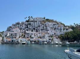 Departamentos Condominio Puerto las Hadas，位于曼萨尼约的海滩酒店