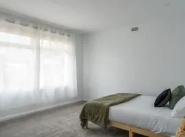 Beautiful & Convenient Stay - Close to the Latrobe Hospital