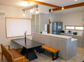 Vacation House YOKOMBO ANNEX，位于直岛町的自助式住宿