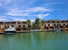 Exclusive Loft in Barú, access by sea and land，位于Isla Barú的别墅