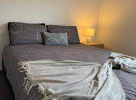Calm, Cozy & Convenient Your Home Away from Home，位于Kalkallo的酒店