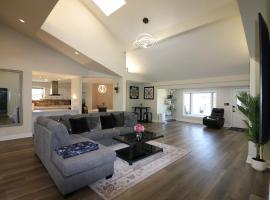 4bed, 2bath cozy-luxury-modern house，位于大草原城的酒店