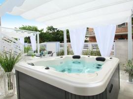 Mare Mosso apartment with private jacuzzi，位于圣毛罗马尔的酒店