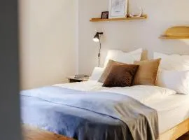 Moderne Fewo mit Balkon und Parkplatz - salt apartments