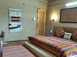 Living Good - A Himalayan Boutique Stay，位于Gushaini的海滩酒店
