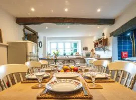 Stunning 4-Bed Thatched Cottage in Oxfordshire!
