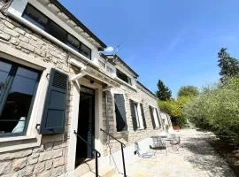 Cocon en lisière de forêt