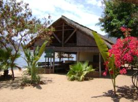 Fat Monkeys Lodge，位于Cape Maclear的酒店