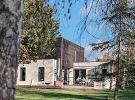 Maison Architecte, Parc arboré & BBQ, 10 min du circuit，位于Fillé的酒店