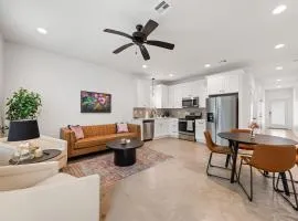 NEW Thibodeaux House Cajun Luxury 65 TV Fast WiFi