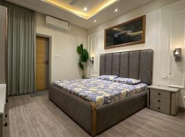 2BHK GUEST HOUSe,Ishr Nagar Bridge To Lohara Road，位于卢迪亚纳的酒店
