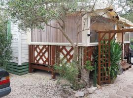 MOBILE HOME tout confort à 200m de la plage，位于耶尔的酒店