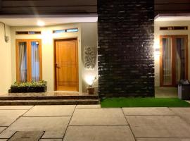 Blezz Villa Nirwana Tasik，位于打横的酒店