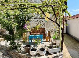 Atelies Stone House，位于Potamia的酒店