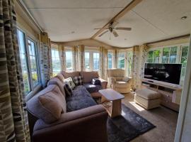 The Panorama View Luxury Retreat in Aberystwyth，位于阿伯里斯特威斯的酒店